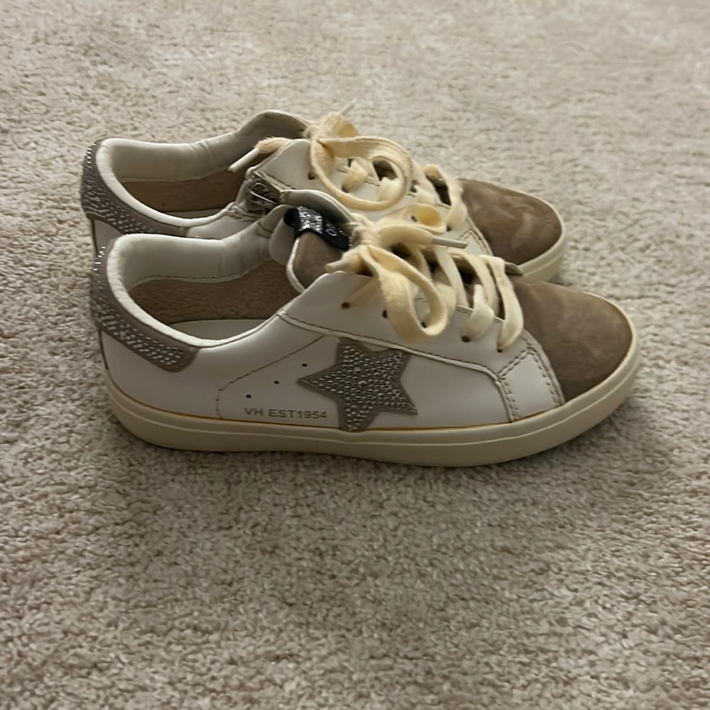 Girls Vintage Havana Sneakers!